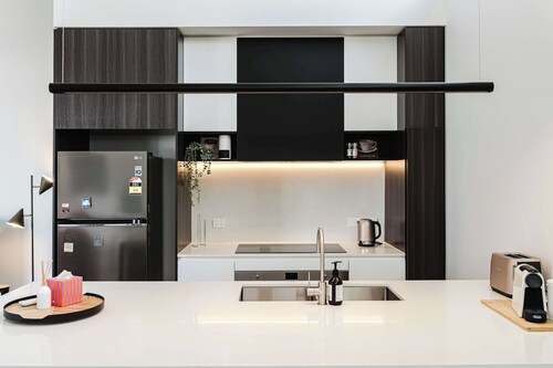 Sunny Modern Townhouse in Yarraville