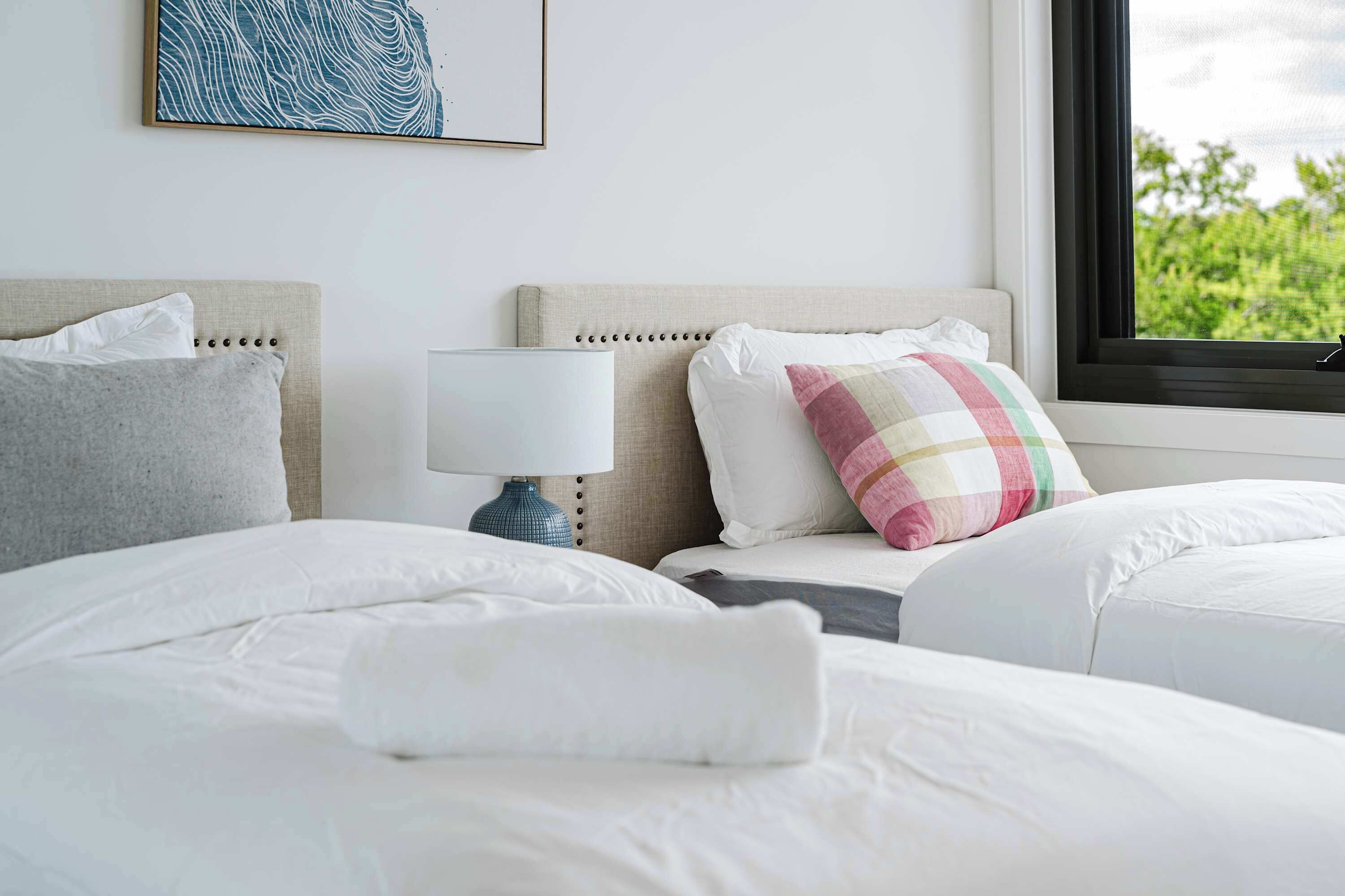 3 habitaciones, escritorio, tabla de planchar con plancha y wifi 