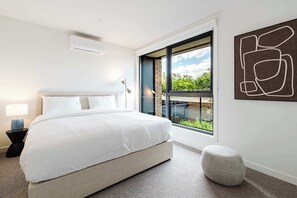 3 habitaciones, escritorio, tabla de planchar con plancha y wifi 