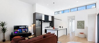 Sunny Modern Townhouse in Yarraville
