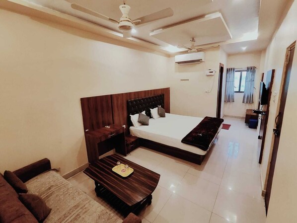 Room - Aman Hotel (Babatpur)