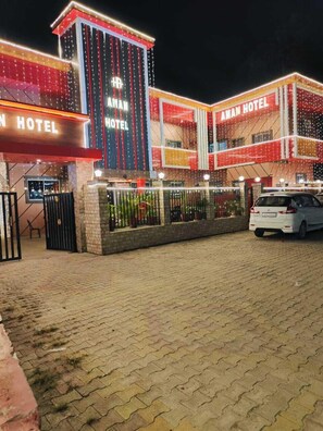 Exterior - Aman Hotel (Babatpur)
