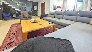 Unclassified image, 5 of 54, button - Elegant and Modern Villa V 04 (La Marsa)