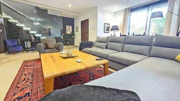 Villa, 4 Bedrooms | Living room