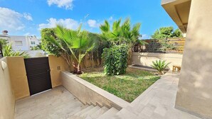 Unclassified image, 2 of 54, button - Elegant and Modern Villa V 04 (La Marsa)
