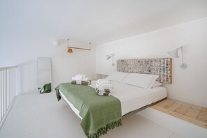 2 slaapkamers, een strijkplank/strijkijzer, reisbedje
