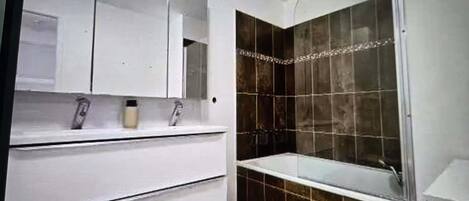 Hårtørrer, håndklæder