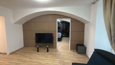 Cozy 1BR Plus LR Near Amusement Park