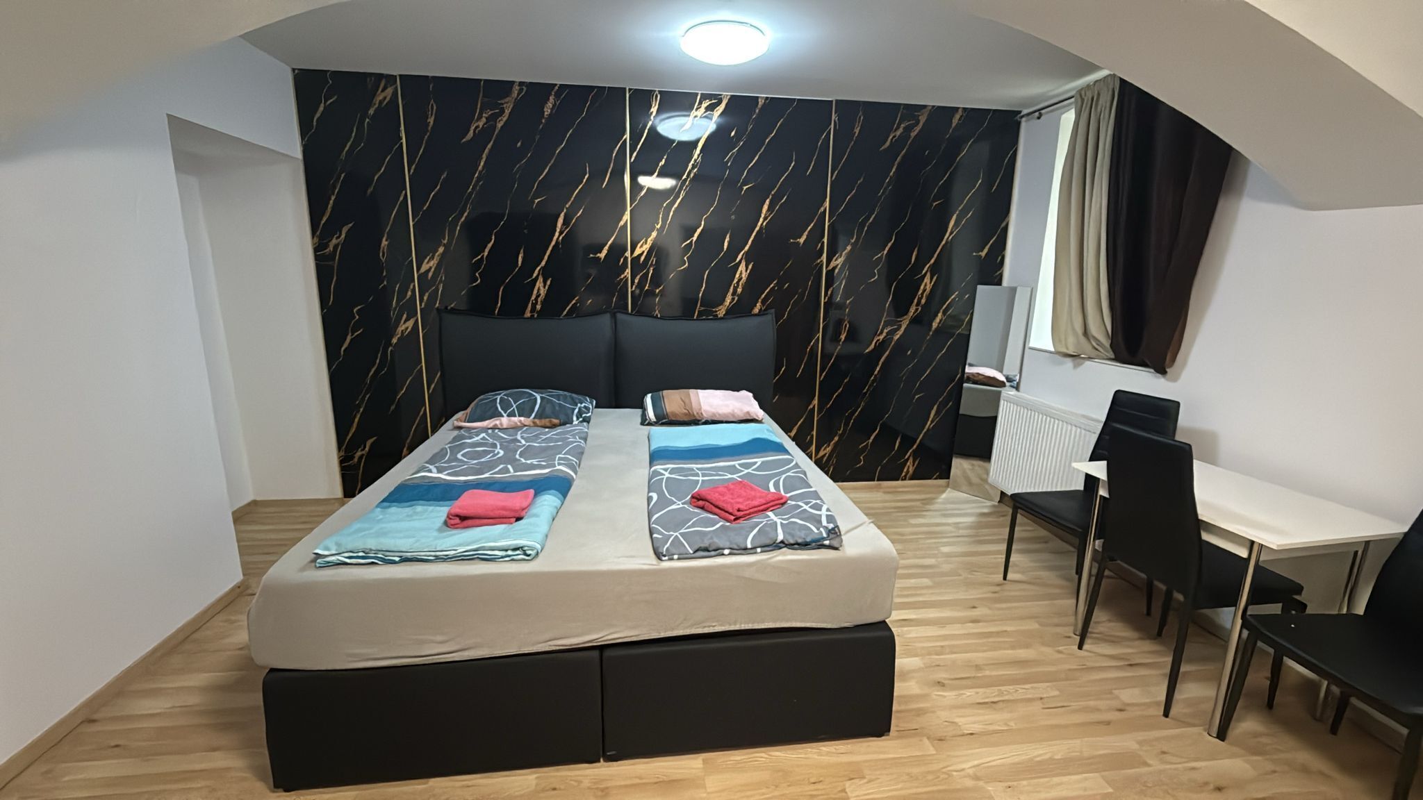 基础公寓 | 熨斗/熨板、免 费 WiFi