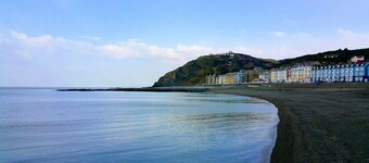 Spacious house in Aberystwyth short walk to beach