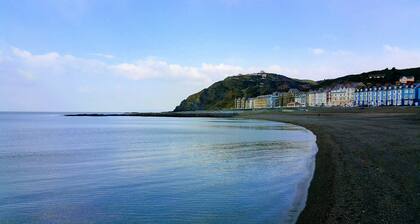 Spacious house in Aberystwyth short walk to beach