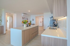 Fridge, microwave, oven, stovetop - Ocean-view 3BR condo with resort pools, gym and coworking near Jacó. (Jacó)
