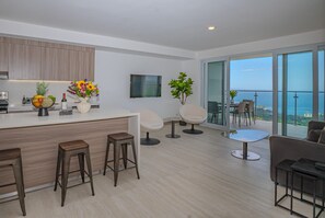Interior - Ocean-view 3BR condo with resort pools, gym and coworking near Jacó. (Jacó)