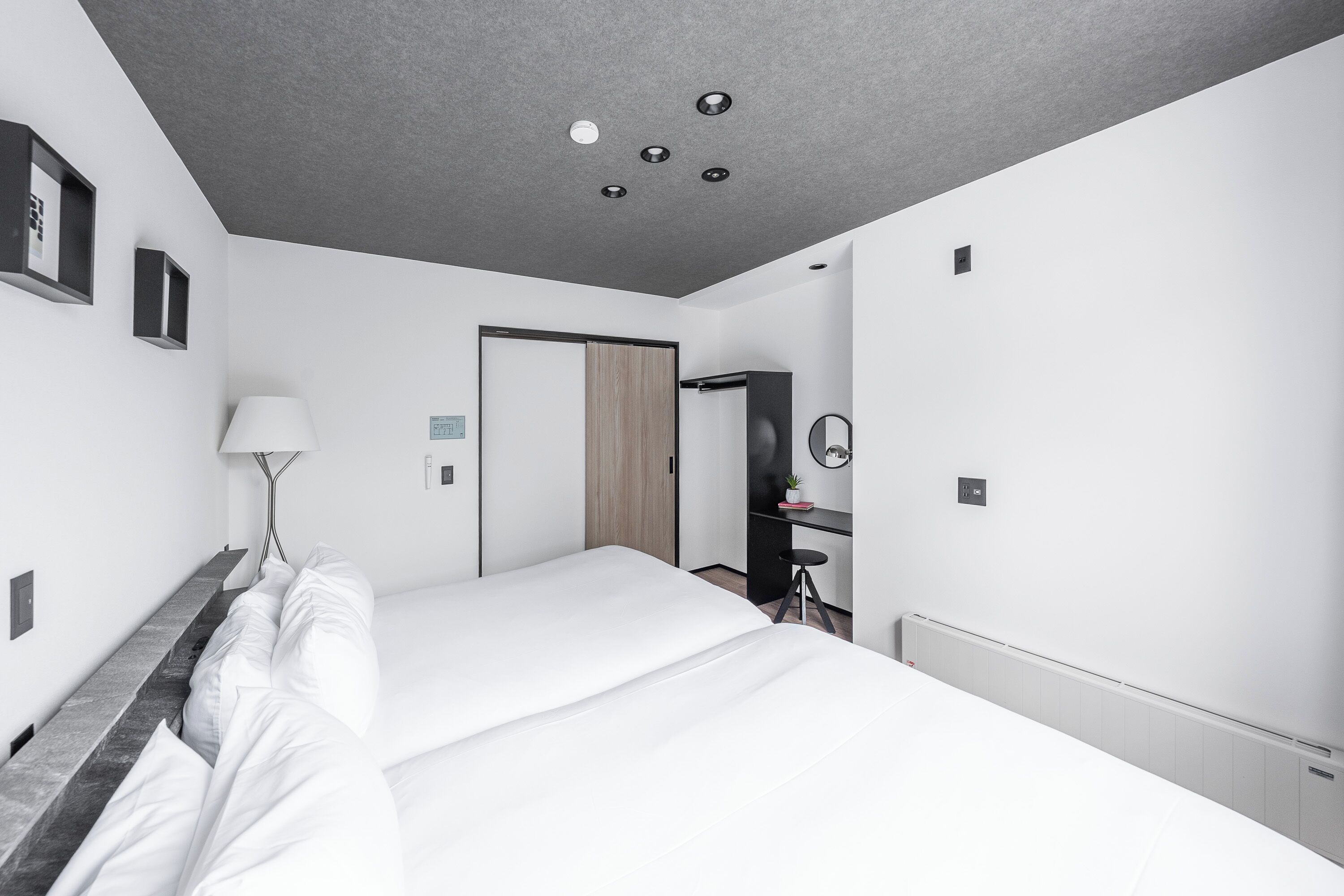 デスク、WiFi (無料)