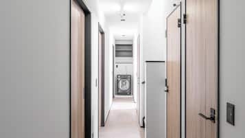 Combined shower/bathtub, free toiletries, hair dryer, slippers