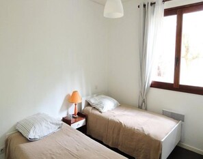 Exterior - Holiday Home in Lacanau Near Beaches & Golf (Lacanau)