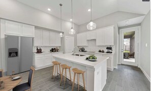 Dining - Spacious 4-bedroom house with AC in quaint La Marque (La Marque)