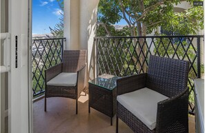 Property grounds - Spacious 4-bedroom house with AC in quaint La Marque (La Marque)