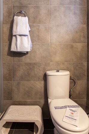 Shower, hair dryer, towels, soap - Villa Rafaello with Shared Pool, Villa (Crete)