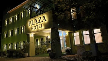 Vista frontal de la propiedad