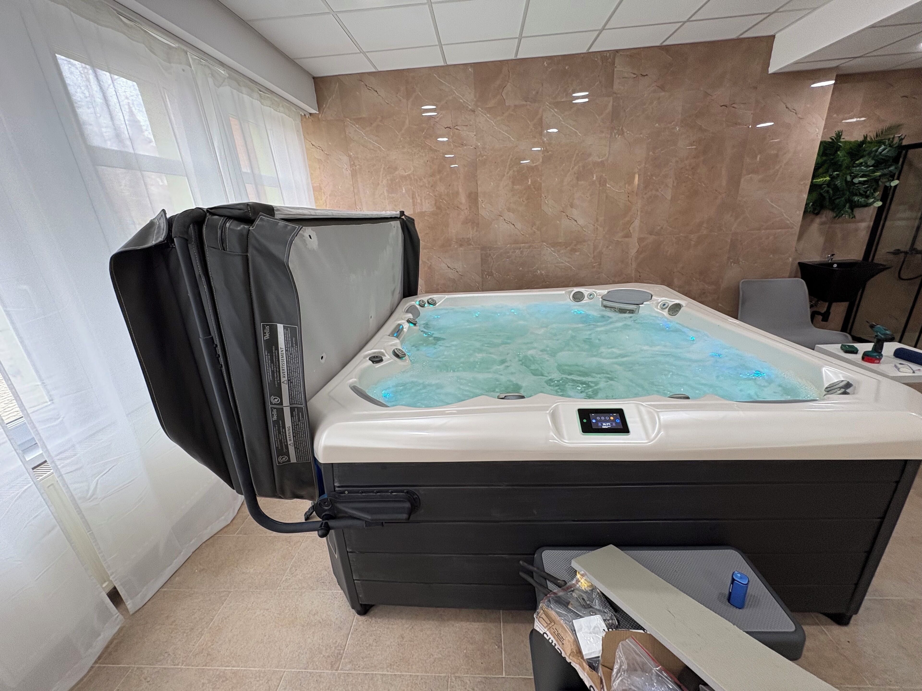 Sauna, poreallas, klassista hierontaa, urheiluhierontaa, 1 hoitohuone