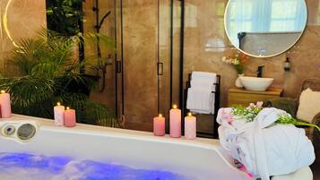 Sauna, hot tub, Swedish massages, sports massages, 1 treatment room