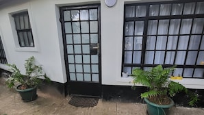 Exterior detail - 2 bedroom akenza cottage (Nairobi)