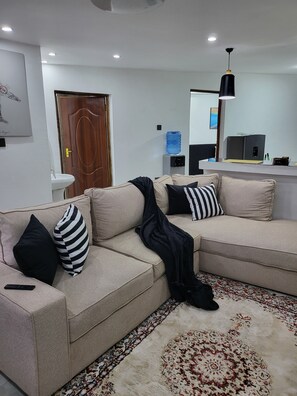 Smart TV, foosball - 2 bedroom akenza cottage (Nairobi)