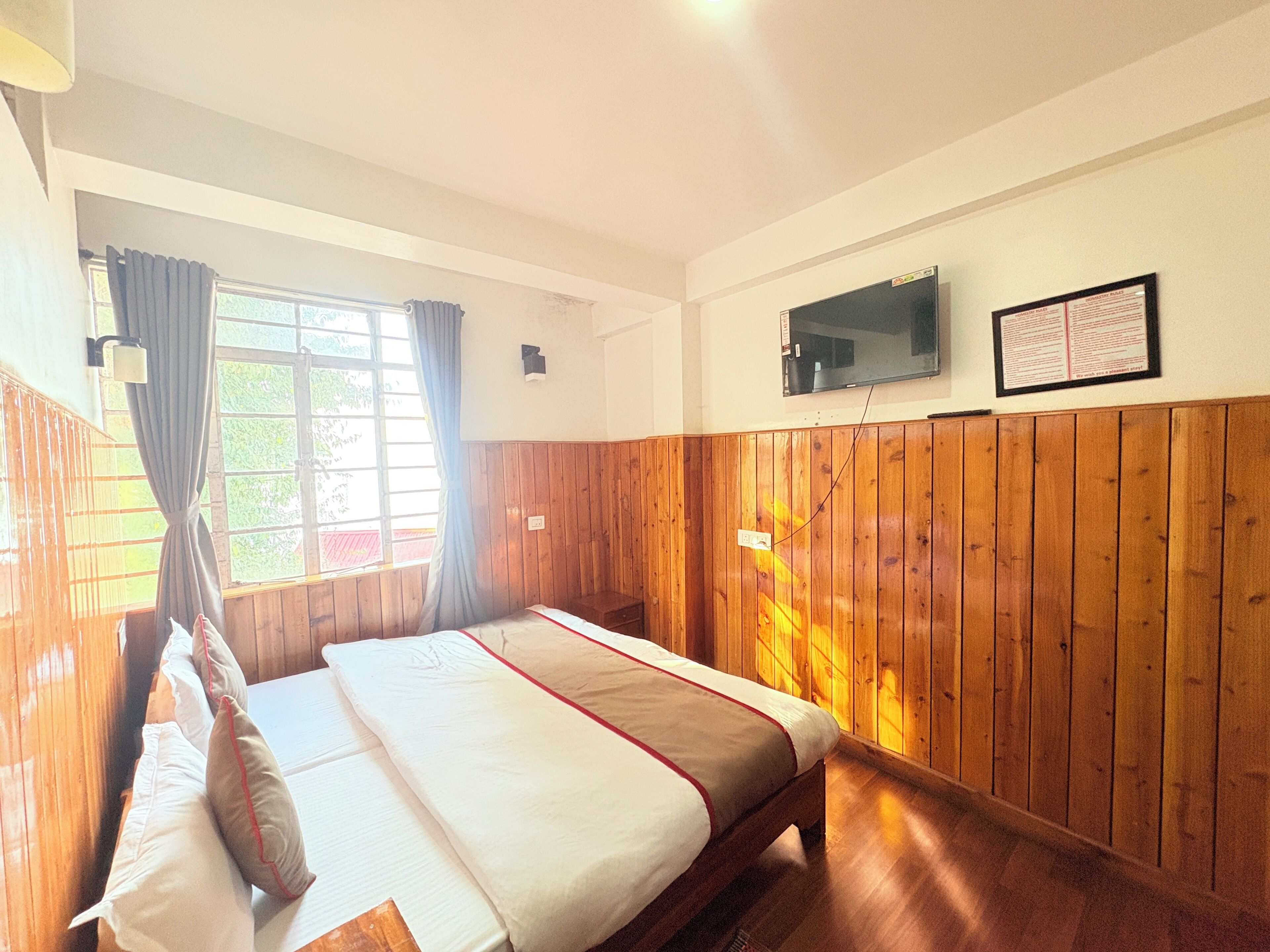 Deluxe tweepersoonskamer | Een bureau, gratis wifi