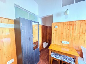 Quarto casal luxo | Escrivaninha, Wi-Fi de cortesia