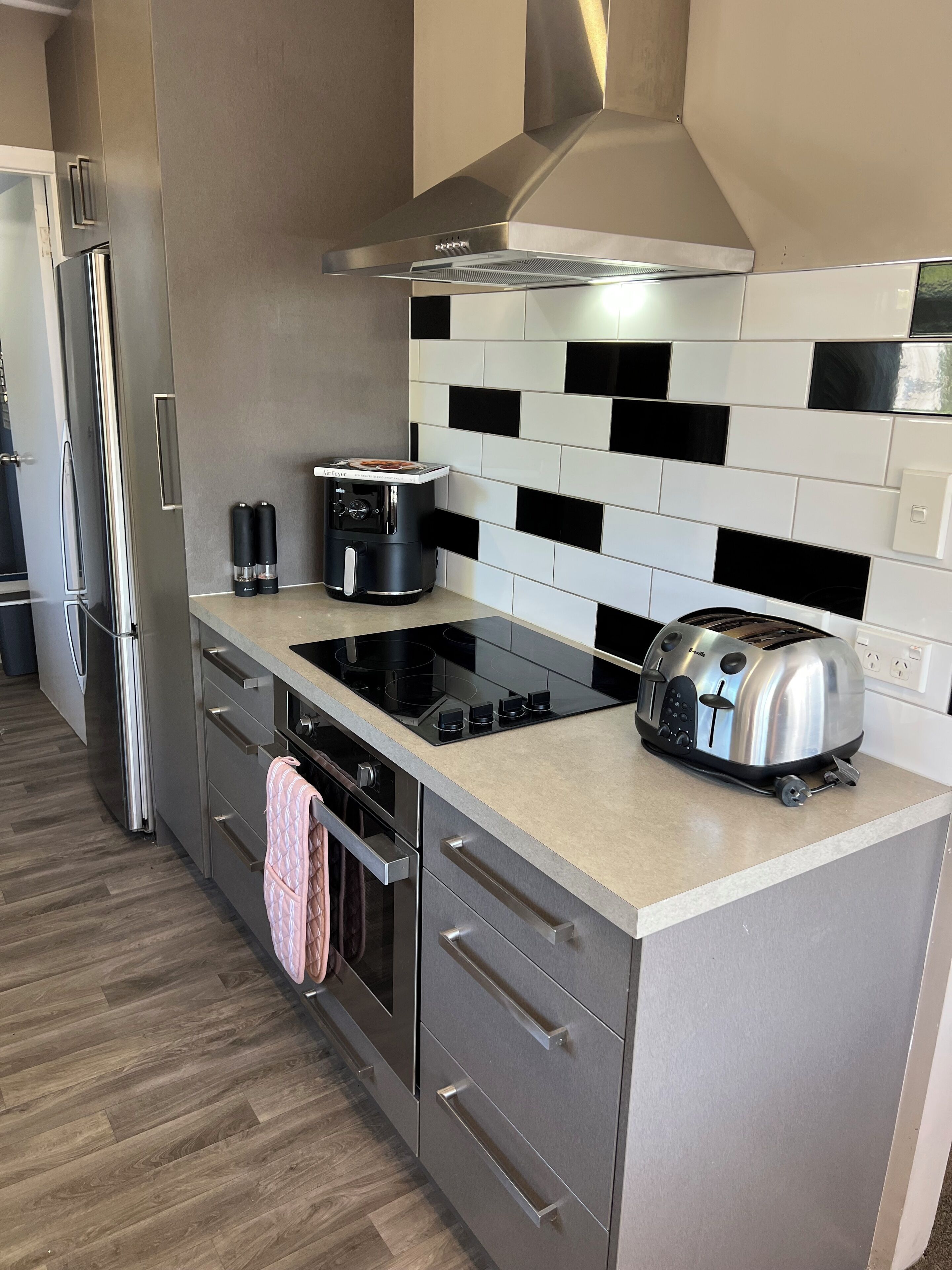 Refrigerador, microondas, horno, placa de cocina