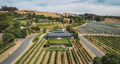 Comfort on Lane – Air-Conditioned Home with BBQ, Close to Beaches & Wineries