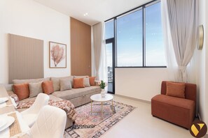 Apartemen Mewah, balkon, pemandangan kota | Setrika/meja setrika dan tempat tidur bayi (biaya tambahan)