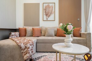 ラグジュアリー アパートメント バルコニー シティビュー | アイロン / アイロン台、ベビーベッド、WiFi (無料)、ベッドシーツ