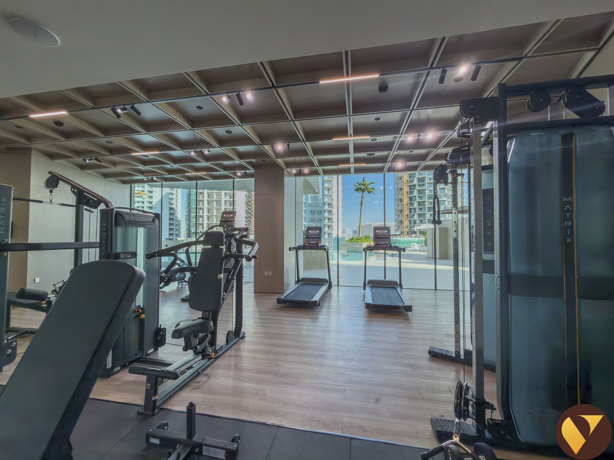 ラグジュアリー アパートメント バルコニー シティビュー | アイロン / アイロン台、ベビーベッド、WiFi (無料)、ベッドシーツ