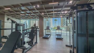 Luksushuoneisto, parveke, kaupunkinäköala | Silitysrauta/-lauta, vauvansängyt, ilmainen Wi-Fi, vuodevaatteet