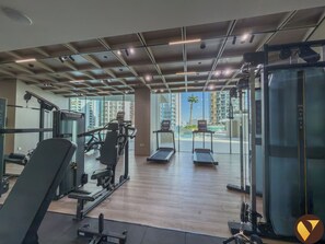 ラグジュアリー アパートメント バルコニー シティビュー | アイロン / アイロン台、ベビーベッド、WiFi (無料)、ベッドシーツ