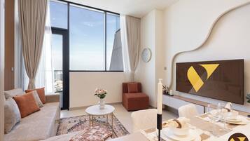 Luxe appartement, balkon, uitzicht op stad | Een strijkplank/strijkijzer, babybedden, gratis wifi, beddengoed