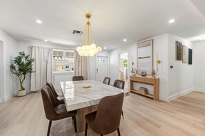 Dining - BEACH HOME, HEATED POOL, COURTS, MOVIE & GAME ROOM (Naples)