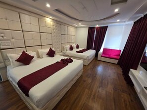 Desk, laptop workspace, blackout curtains, soundproofing - AZURI BLISSS RESORT (Budgam)