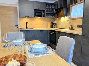 Mikrowelle, Ofen, Hochstuhl