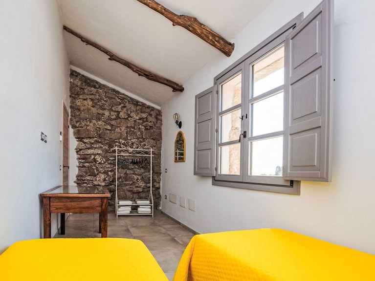 Lovely Apartment In Villa For 4 Guests With A/c, Wifi, Pool, Tv, Patio And Pets Allowed - Monti