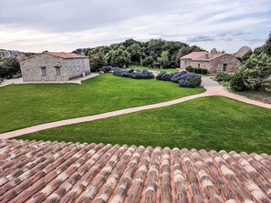 Property grounds - Nice apartment in villa for 10 guests with private pool, A/C, WIFI, TV, patio and pets allowed (Calangianus)