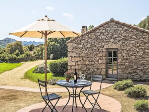 Outdoor dining - Nice apartment in villa for 10 guests with private pool, A/C, WIFI, TV, patio and pets allowed (Calangianus)