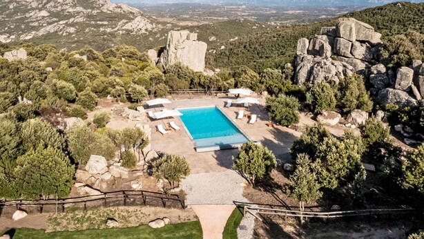 Pool - Nice apartment in villa for 10 guests with pool, A/C, WIFI, TV, patio and pets allowed (Calangianus)