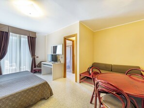 Cuna de viaje, wifi gratis y ropa de cama 