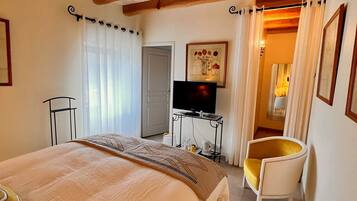 Iron/ironing board, internet, bed sheets