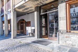 Exterior detail - The Family Crest – Central Cervinia Apartment with Balcony, walkable Ski Lifts (Breuil-Cervinia)