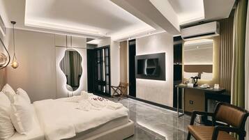 In-room safe, desk, laptop workspace, iron/ironing board