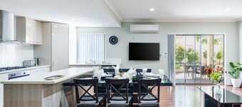 Queen’s Residence-close to Perth Airport,CBD and Casino (Crown)